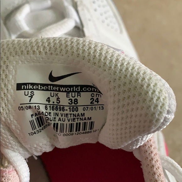 Nike sneaker NEW NEVER WORN - Picture 3 of 4